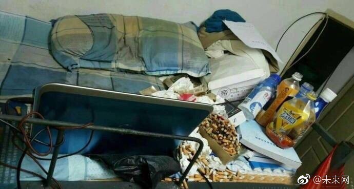 Chùm ảnh: Cuộc sống tăm tối, bừa bộn bên trong ký túc xá các trường Đại học lớn ở Trung Quốc - Ảnh 24. Chùm ảnh: Cuộc sống tăm tối, bừa bộn bên trong ký túc xá các trường Đại học lớn ở Trung Quốc - Ảnh 24.