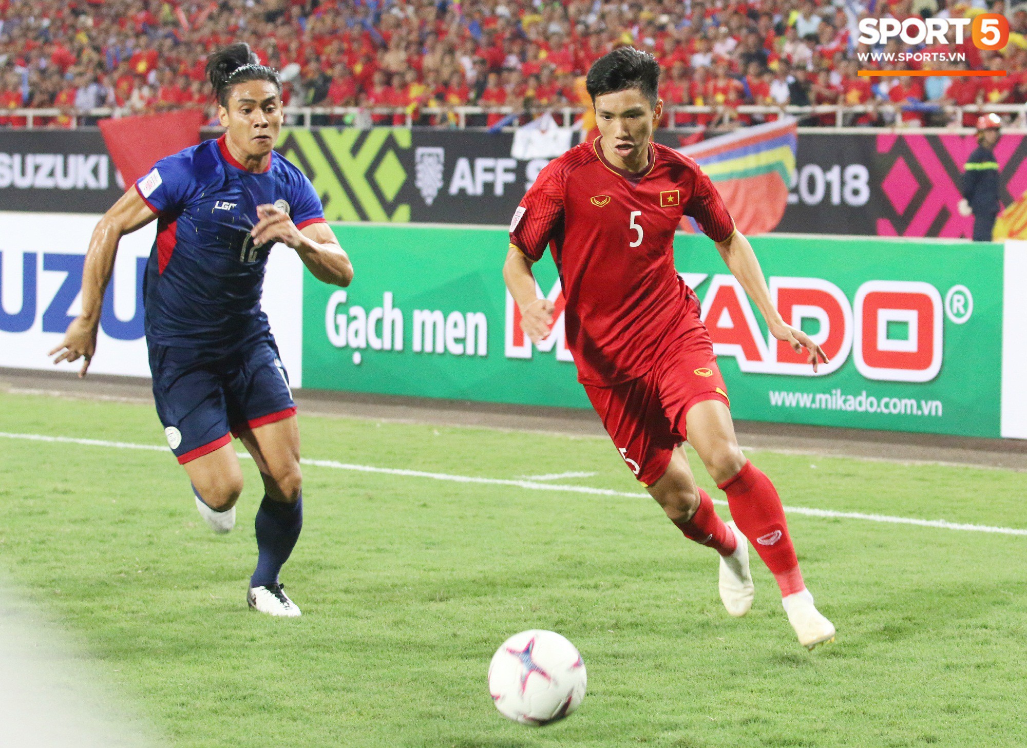 Lý giải bất ngờ của mẹ Văn Hậu về bức ảnh nhìn như thôi miên cậu con trai tại AFF Cup 2018 - Ảnh 6. Lý giải bất ngờ của mẹ Văn Hậu về bức ảnh nhìn như thôi miên cậu con trai tại AFF Cup 2018 - Ảnh 6.