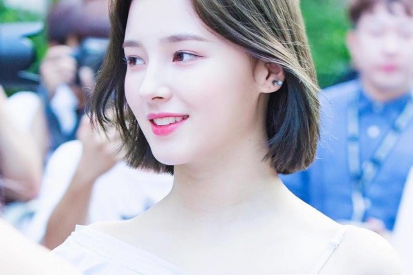 Tham gia #10yearschallenge, nữ sinh gây sốt MXH vì nhan sắc Tây Tây, giống hệt Nancy (Momoland) - Ảnh 2.