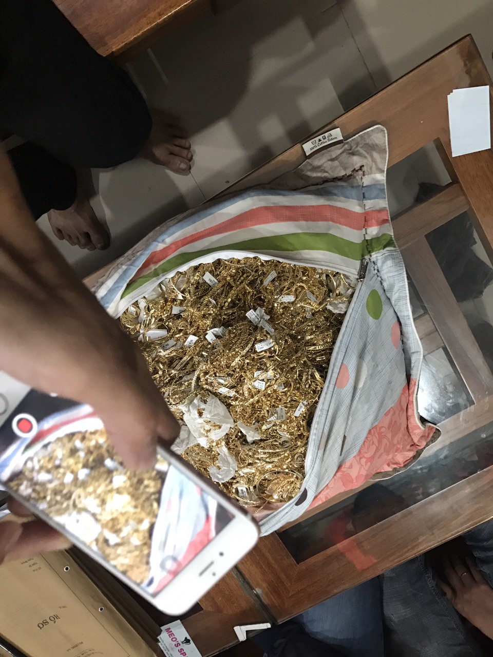 Công an Quảng Nam tìm chủ sở hữu của 230 lượng vàng không rõ nguồn gốc - Ảnh 2. Công an Quảng Nam tìm chủ sở hữu của 230 lượng vàng không rõ nguồn gốc - Ảnh 2.