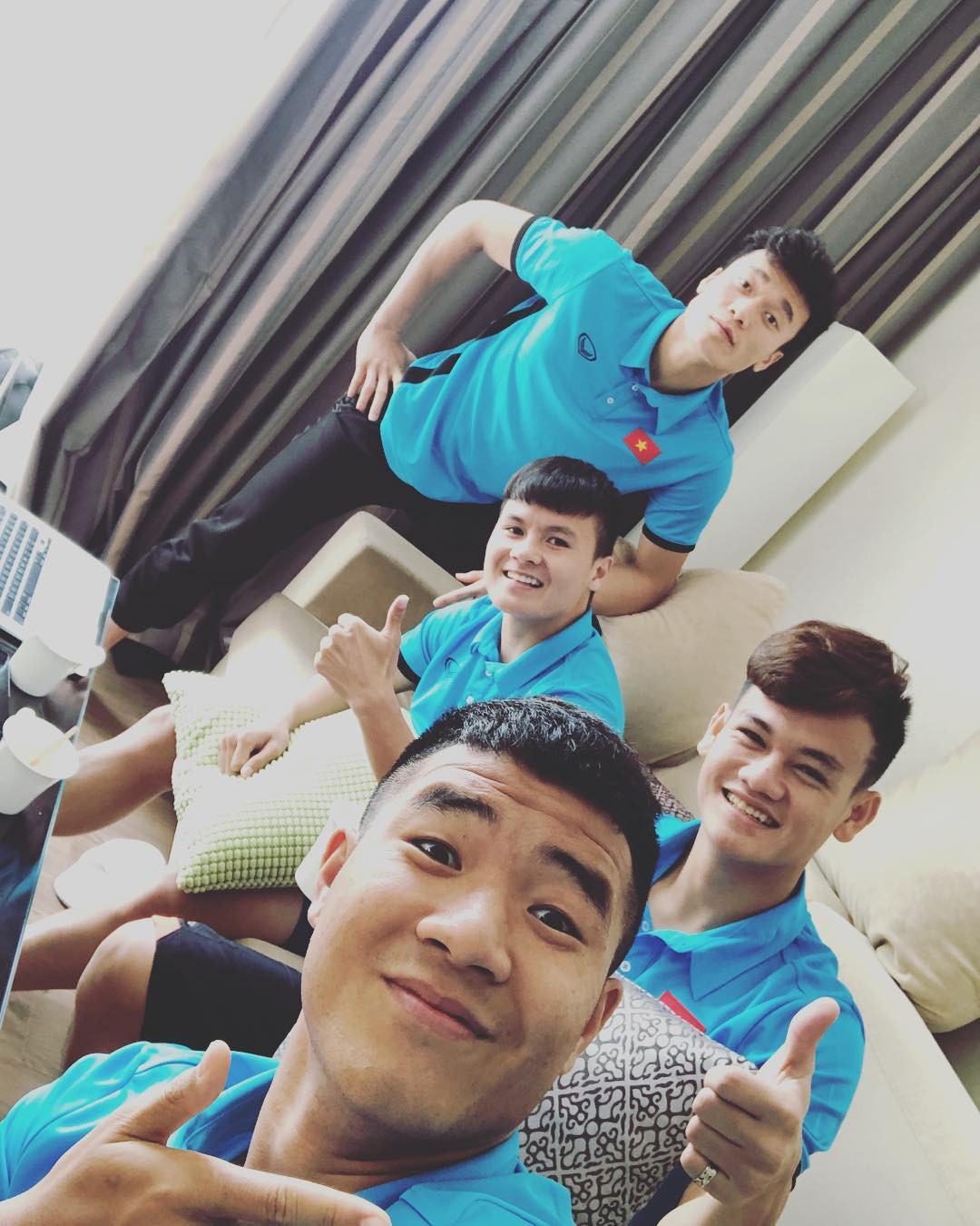 Văn Toàn khoe đồ chơi khủng, Công Phượng thất vọng vì không được xem pháo hoa - Ảnh 2. Văn Toàn khoe đồ chơi khủng, Công Phượng thất vọng vì không được xem pháo hoa - Ảnh 2.