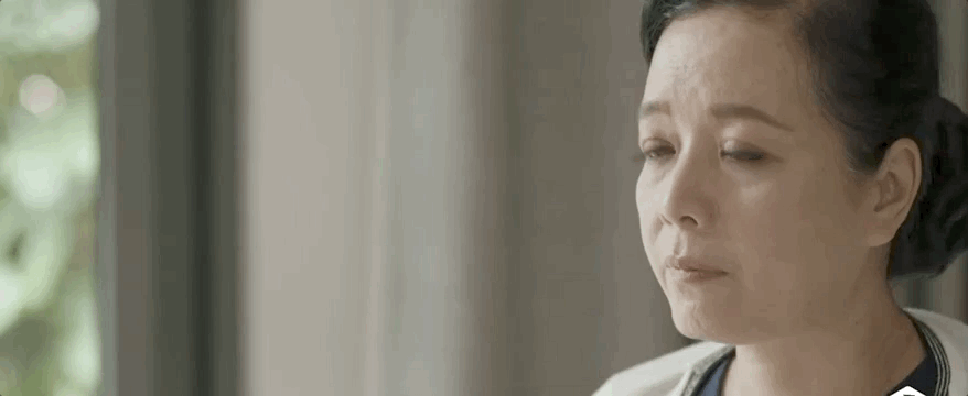 Nhân vật bà Phương của Chạy Trốn Thanh Xuân khóc không nổi với hàng mi dày cui, nặng trĩu  - Ảnh 4.