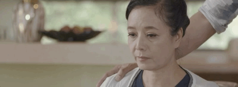 Nhân vật bà Phương của Chạy Trốn Thanh Xuân khóc không nổi với hàng mi dày cui, nặng trĩu  - Ảnh 2.