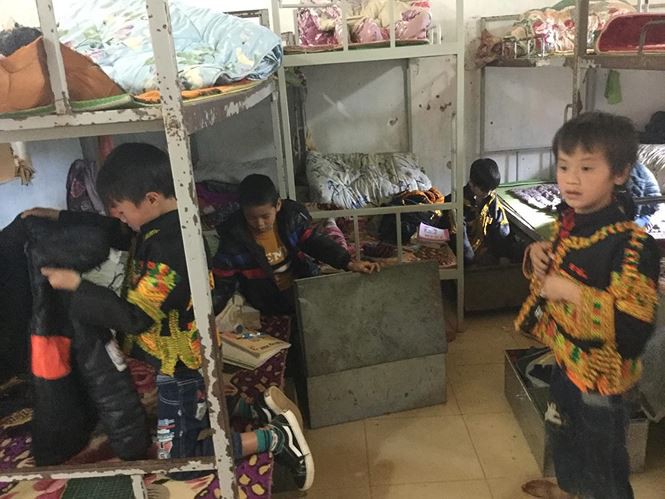 Thầy cô xứ Lạng đốt củi, thêm gừng vào bữa ăn giúp học sinh chống rét - Ảnh 2.