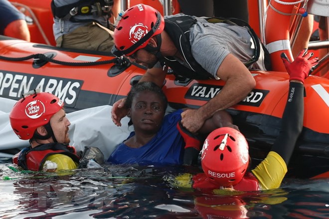 Đắm thuyền hơi trên Địa Trung Hải, 117 người vẫn đang mất tích - Ảnh 1.