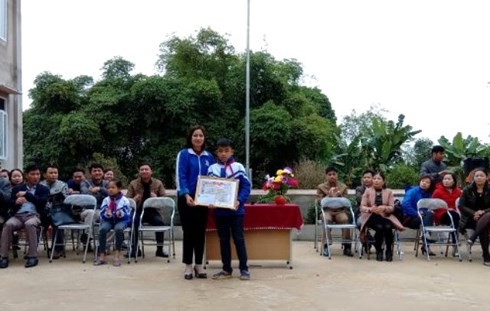 Nam sinh lớp 6 nhảy xuống kênh giữa trời mưa lạnh cứu bạn - Ảnh 1.