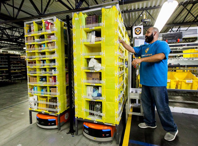 Amazon chế tạo thiết bị đặc biệt gi&uacute;p c&ocirc;ng nh&acirc;n kh&ocirc;ng bị robot đ&acirc;m phải - Ảnh 1.