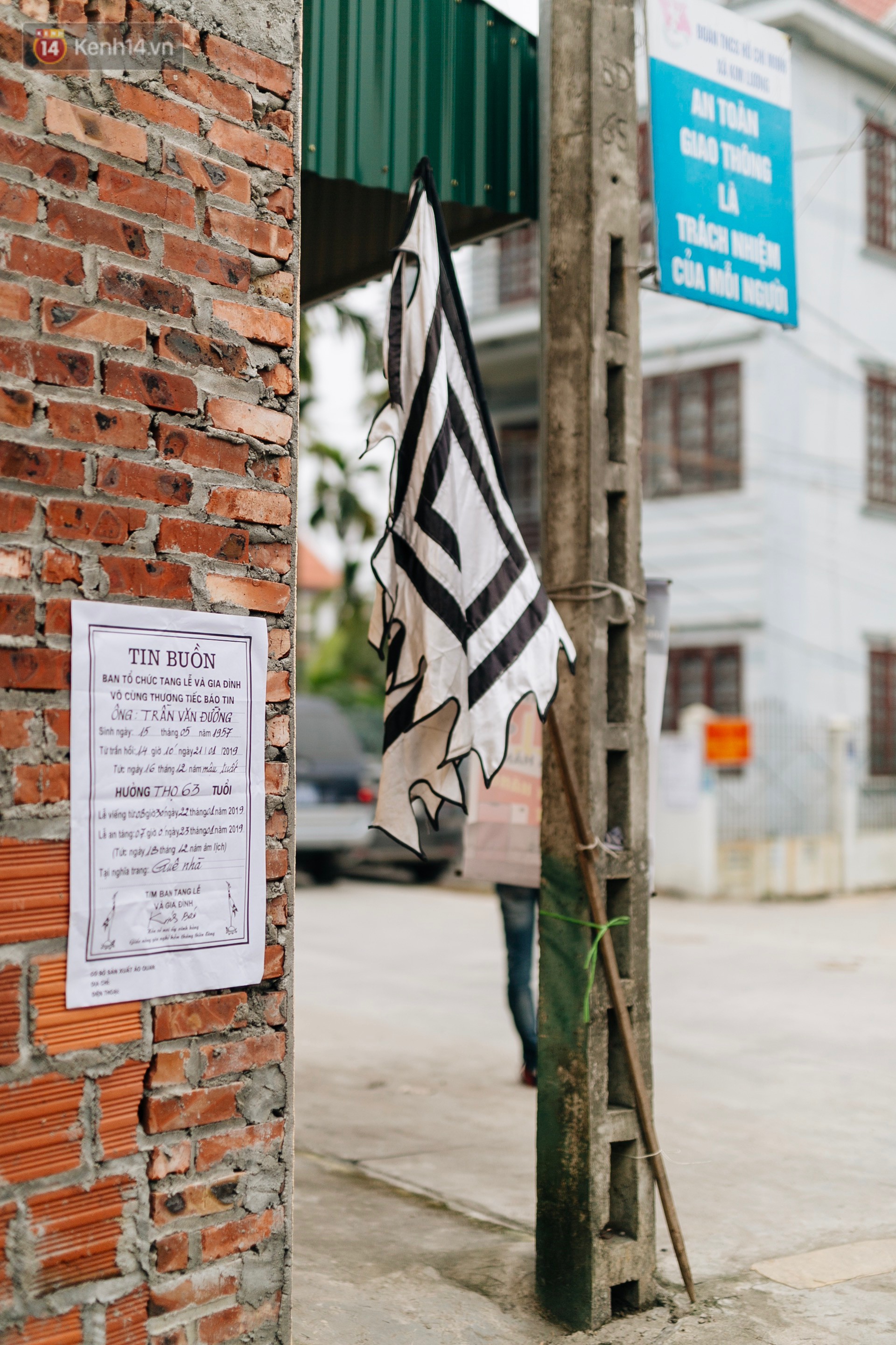 Tang thương bao trùm làng quê nơi 8 người tử vong dưới bánh xe tải, nhiều nhà chỉ cách nhau vài chục mét - Ảnh 3. Tang thương bao trùm làng quê nơi 8 người tử vong dưới bánh xe tải, nhiều nhà chỉ cách nhau vài chục mét - Ảnh 3.
