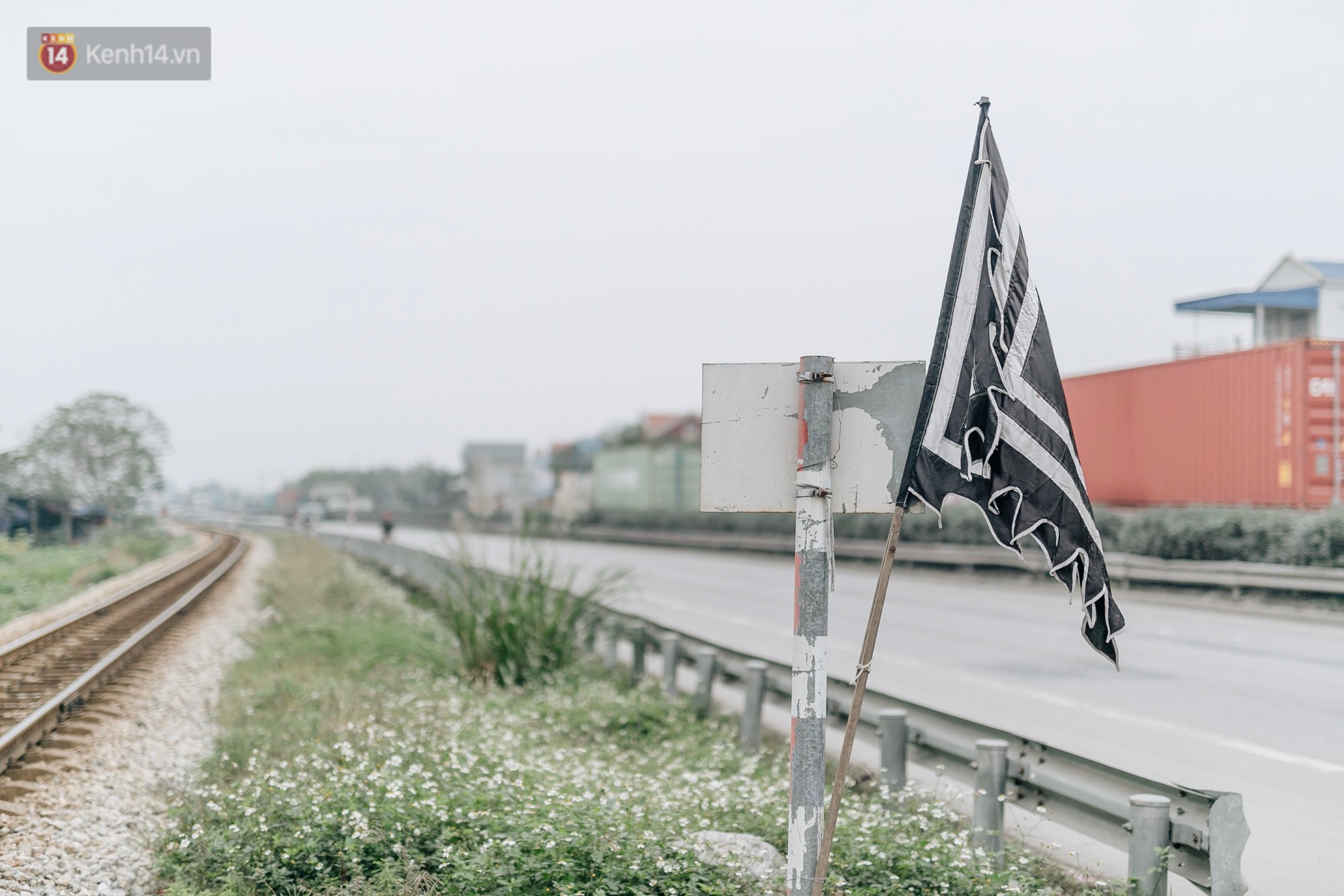Tang thương bao trùm làng quê nơi 8 người tử vong dưới bánh xe tải, nhiều nhà chỉ cách nhau vài chục mét - Ảnh 1. Tang thương bao trùm làng quê nơi 8 người tử vong dưới bánh xe tải, nhiều nhà chỉ cách nhau vài chục mét - Ảnh 1.