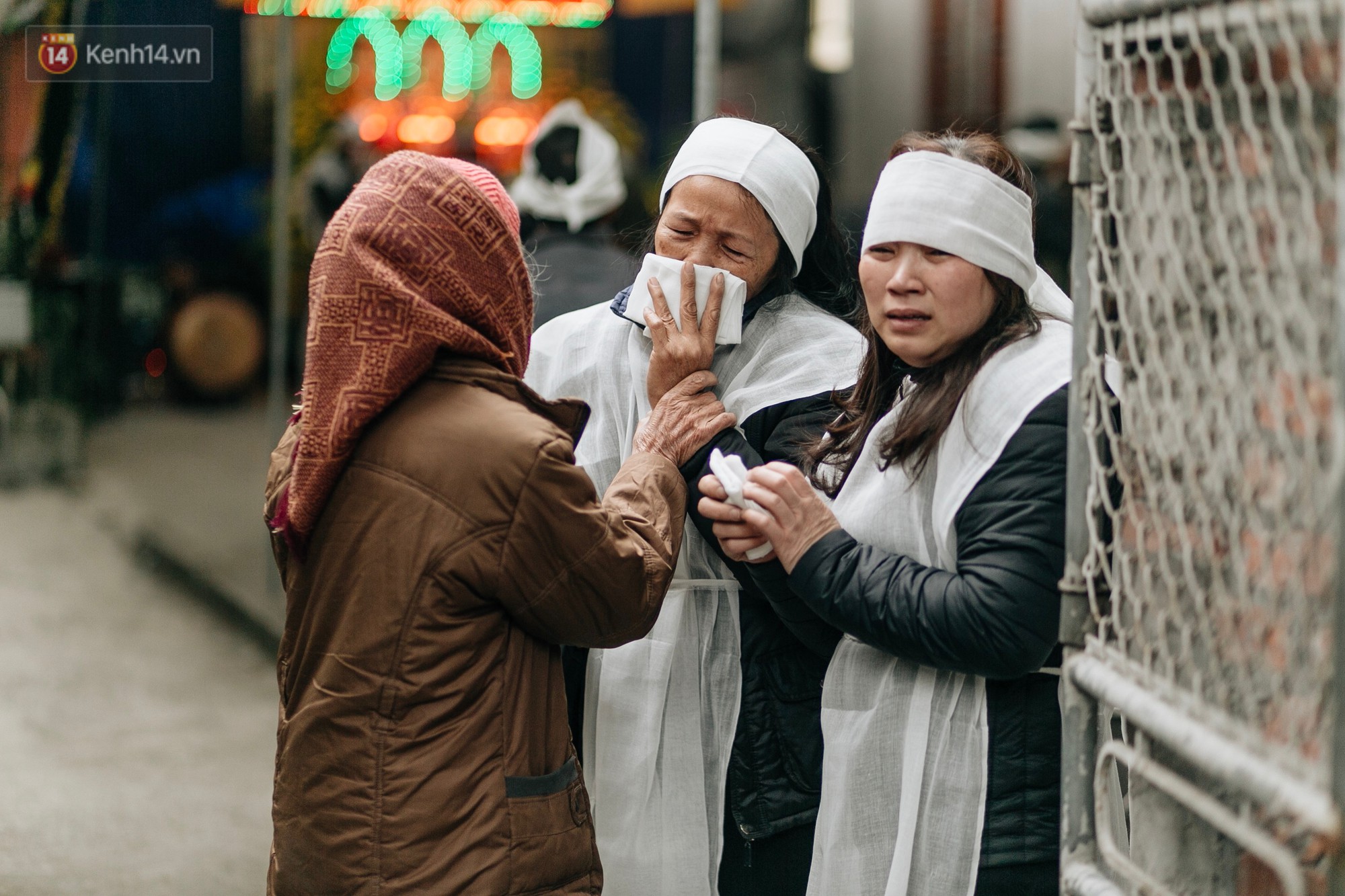 Tang thương bao trùm làng quê nơi 8 người tử vong dưới bánh xe tải, nhiều nhà chỉ cách nhau vài chục mét - Ảnh 4. Tang thương bao trùm làng quê nơi 8 người tử vong dưới bánh xe tải, nhiều nhà chỉ cách nhau vài chục mét - Ảnh 4.