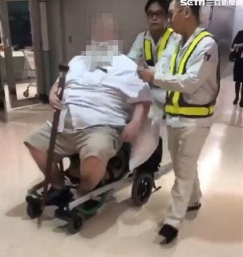 Câu chuyện nữ tiếp viên hàng không Đài Loan phải chùi mông cho hành khách gây sốc trên MXH Photo-1-15481351428491640533094