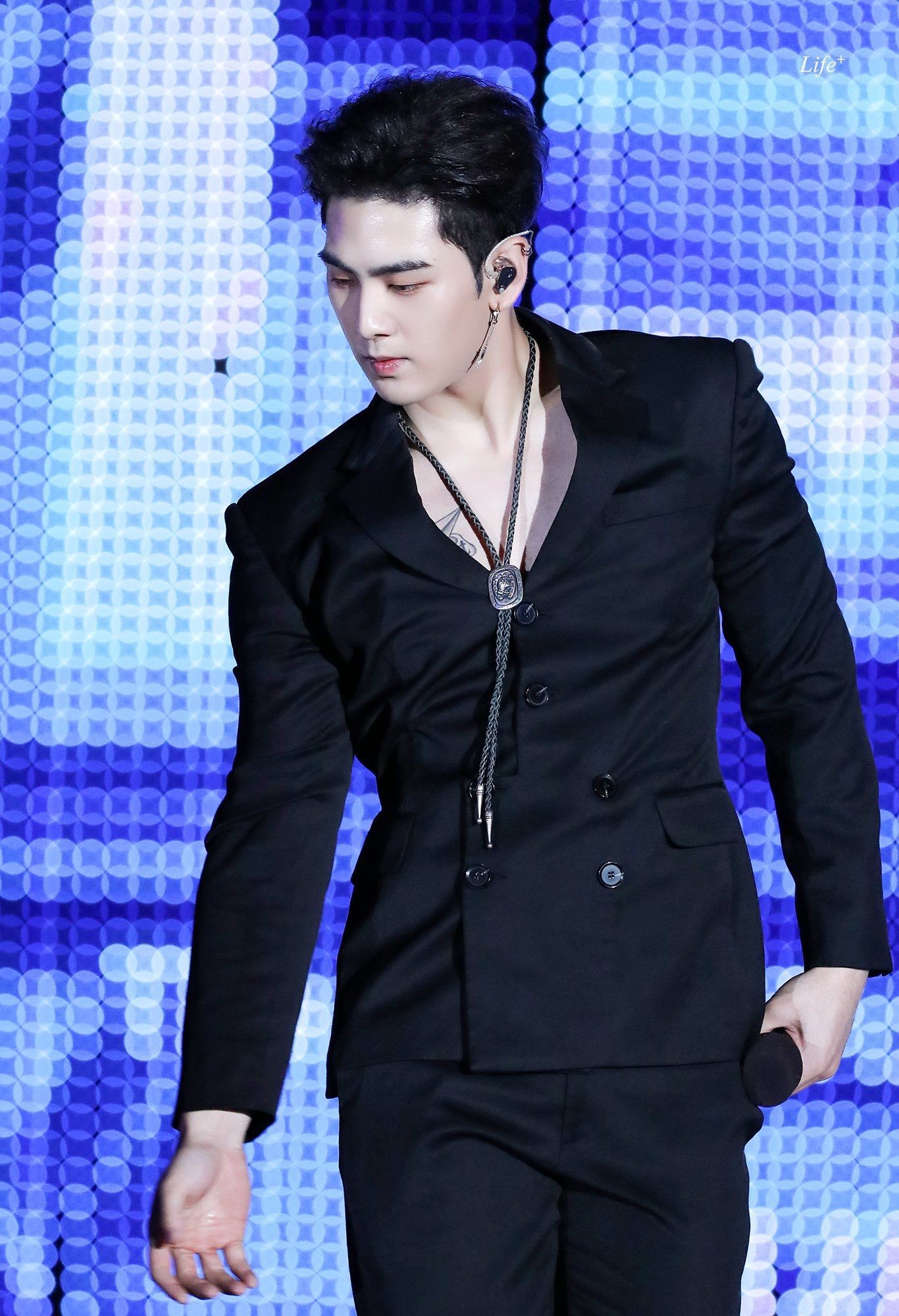 Có 3 nam idol hát hay thiệt hay nhưng ai nhìn vào cũng cứ tưởng là rapper! - Ảnh 2. Có 3 nam idol hát hay thiệt hay nhưng ai nhìn vào cũng cứ tưởng là rapper! - Ảnh 2.