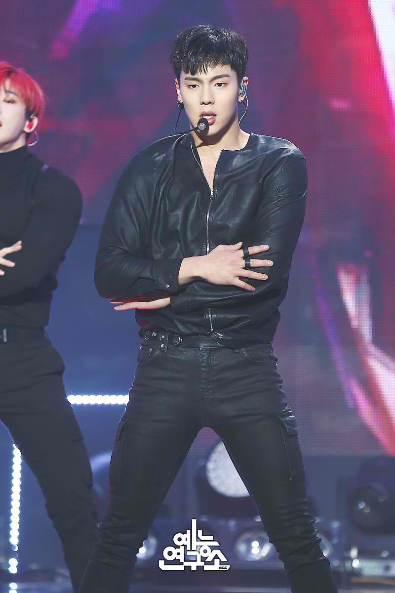 Có 3 nam idol hát hay thiệt hay nhưng ai nhìn vào cũng cứ tưởng là rapper! - Ảnh 4. Có 3 nam idol hát hay thiệt hay nhưng ai nhìn vào cũng cứ tưởng là rapper! - Ảnh 4.