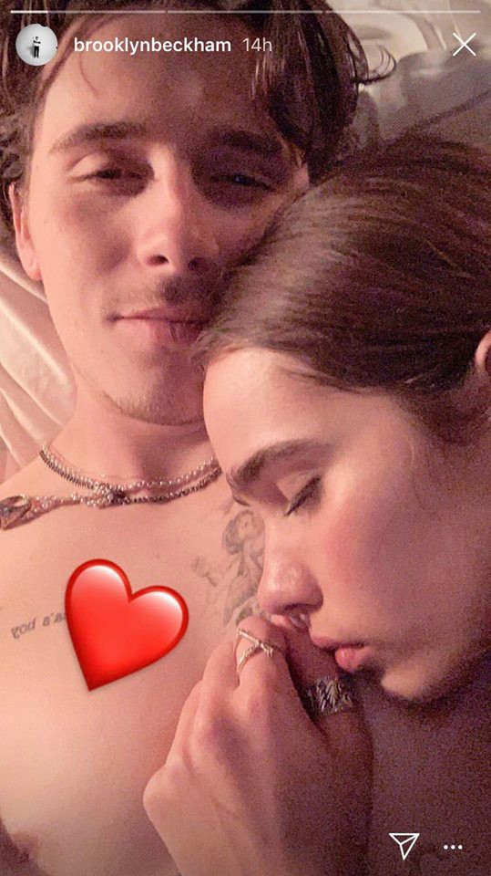 Brooklyn Beckham t&aacute;o bạo khoe cả ảnh giường chiếu v&ocirc; c&ugrave;ng gợi cảm b&ecirc;n bạn g&aacute;i người mẫu - Ảnh 1.