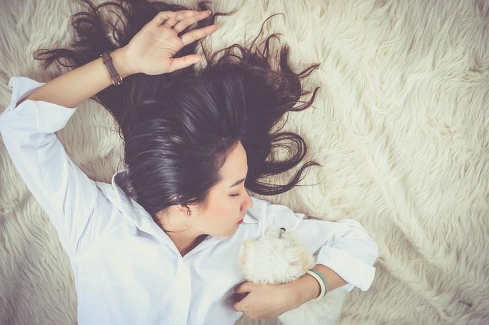 Muốn có mái tóc luôn suôn thẳng, vào nếp buổi sáng thì con gái đừng bỏ qua những mẹo này - Ảnh 2. Muốn có mái tóc luôn suôn thẳng, vào nếp buổi sáng thì con gái đừng bỏ qua những mẹo này - Ảnh 2.