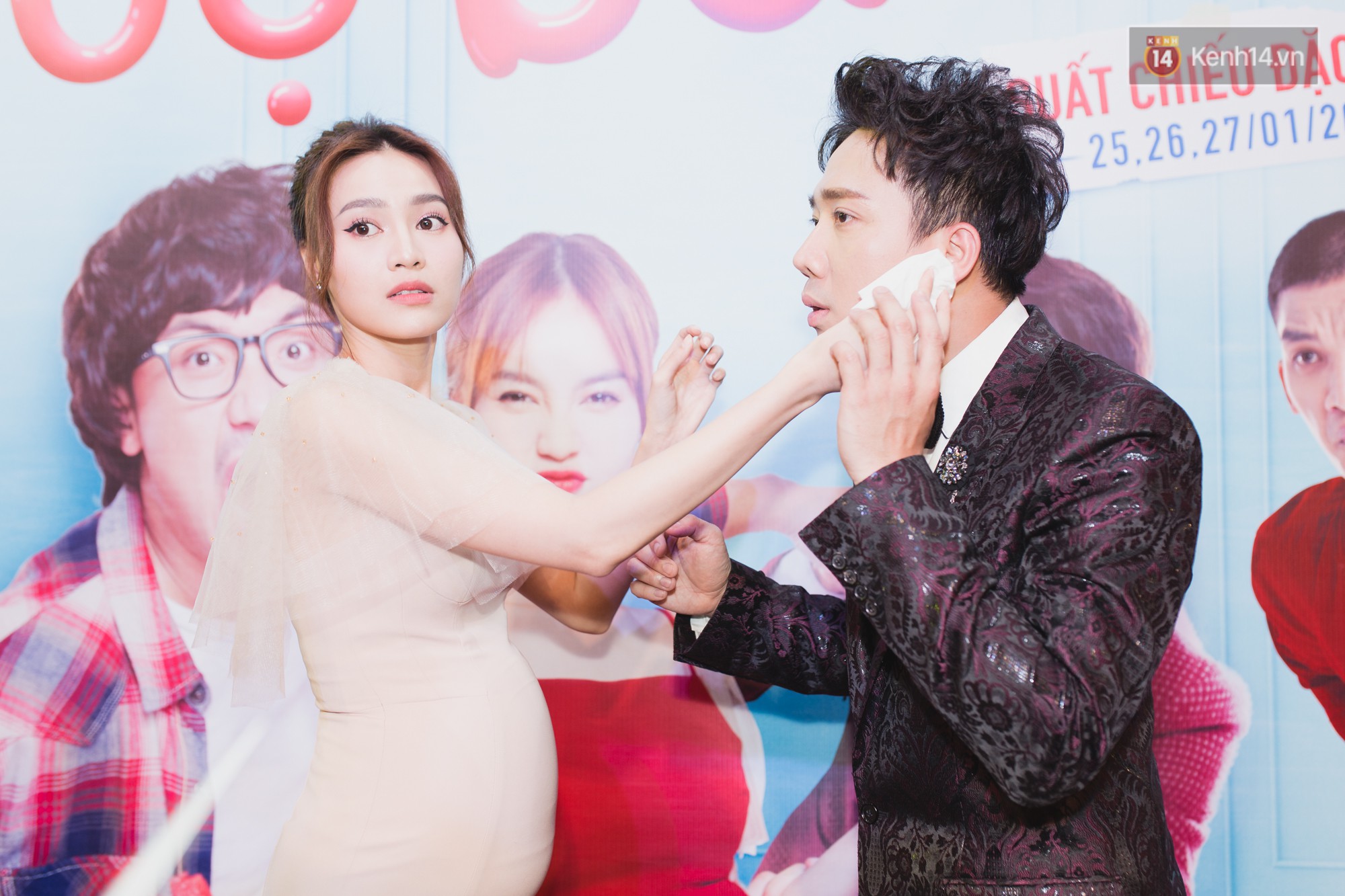 Lan Ngọc ôm bụng bầu tình tứ tỉnh bơ với Trấn Thành trước mặt Hari Won, Anh Tú - Ảnh 3. Lan Ngọc ôm bụng bầu tình tứ tỉnh bơ với Trấn Thành trước mặt Hari Won, Anh Tú - Ảnh 3.