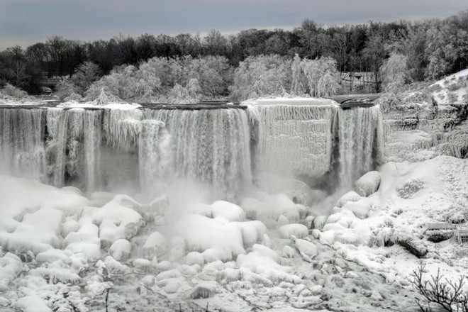 Chùm ảnh: Thác Niagara hóa xứ sở băng giá - Ảnh 1.