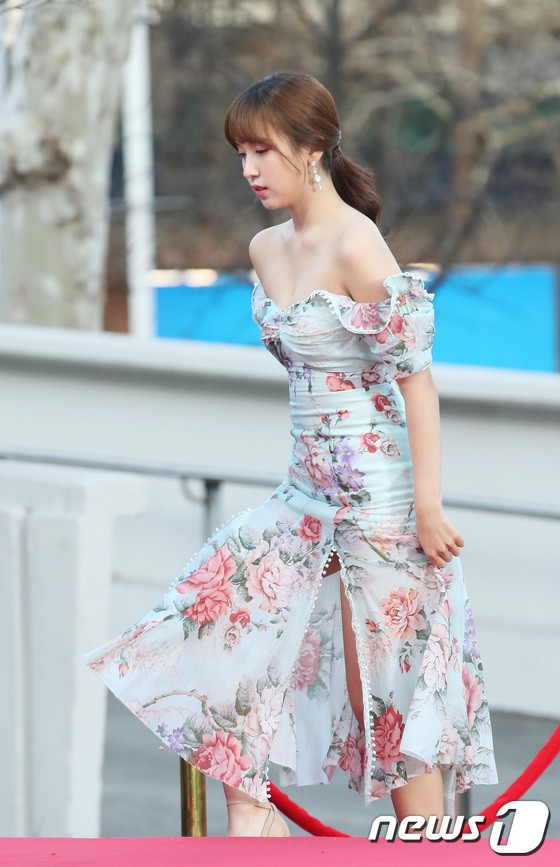 Hơn 80 sao Hàn đổ bộ thảm đỏ Gaon 2019: Tzuyu xuất sắc, nữ thần lai và mỹ nhân TWICE gây chú ý vì vòng 1 đốt mắt - Ảnh 7.