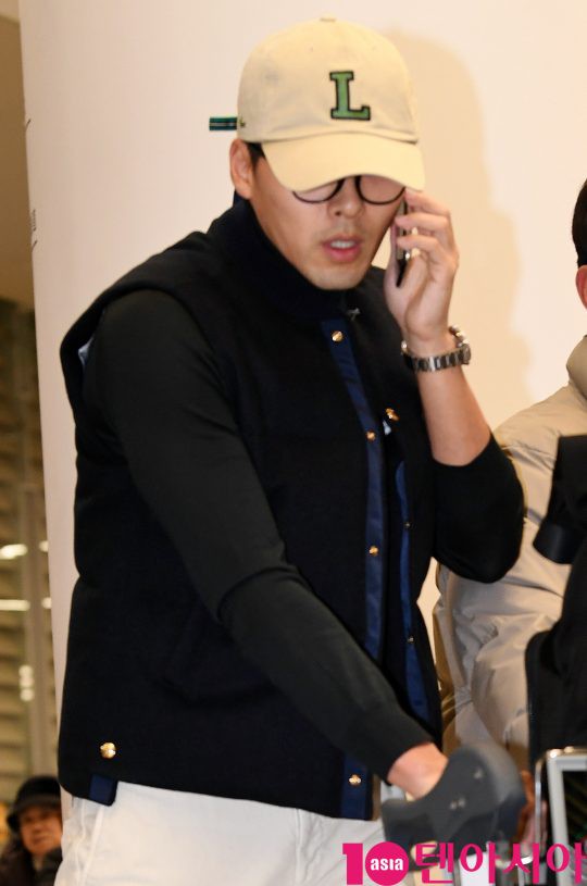 Lần đầu lộ diện sau tin đồn hẹn h&ograve;, Hyun Bin li&ecirc;n tục c&uacute;i gằm mặt nghe điện thoại nhưng sao vẫn so&aacute;i thế n&agrave;y? - Ảnh 6.