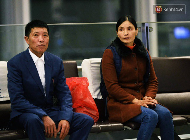 Bố mẹ Văn Hậu, Tiến Dũng và anh trai Quang Hải sang Dubai cổ vũ cho ĐT Việt Nam trong trận tứ kết Asian Cup gặp Nhật Bản - Ảnh 2.