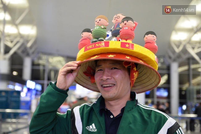 Hàng trăm CĐV từ Hà Nội - Hồ Chí Minh hội quân sang cổ vũ ĐT Việt Nam trong trận tứ kết Asian Cup 2019 - Ảnh 9.