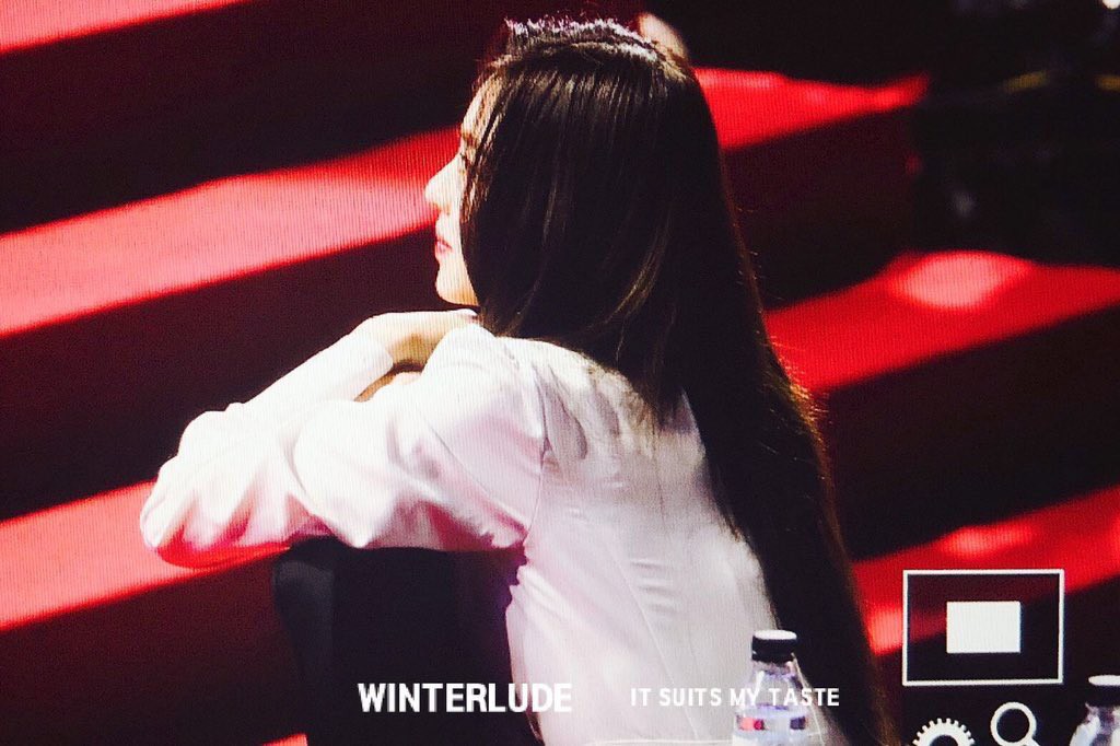 Tiên cảnh ở Gaon: Dàn nữ thần Red Velvet - Black Pink đọ sắc cùng khung hình, Jennie và Irene đặc biệt thân mật - Ảnh 8. Tiên cảnh ở Gaon: Dàn nữ thần Red Velvet - Black Pink đọ sắc cùng khung hình, Jennie và Irene đặc biệt thân mật - Ảnh 8.