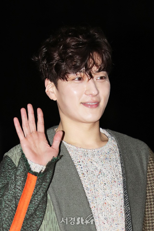 Tiệc mừng c&ocirc;ng Encounter: Song Hye Kyo để mặt mộc, t&agrave;i tử H&agrave;n trẻ kh&oacute; tin mặc d&ugrave; hơn Park Bo Gum 12 tuổi - Ảnh 7.