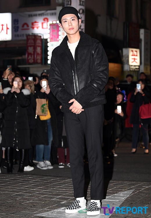 Tiệc mừng c&ocirc;ng Encounter: Song Hye Kyo để mặt mộc, t&agrave;i tử H&agrave;n trẻ kh&oacute; tin mặc d&ugrave; hơn Park Bo Gum 12 tuổi - Ảnh 3.