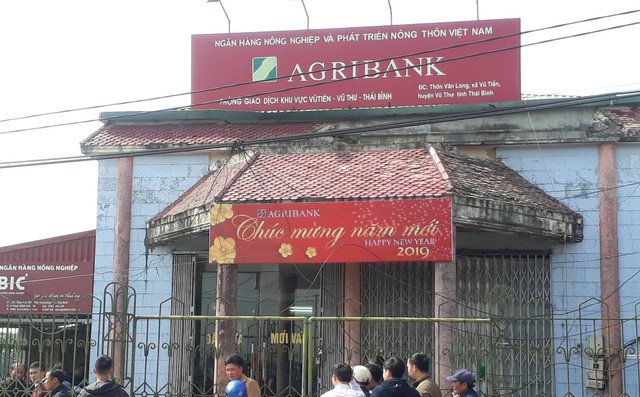 Kẻ cướp ng&acirc;n h&agrave;ng ở Th&aacute;i B&igrave;nh về nh&agrave; cất tiền rồi thản nhi&ecirc;n đi l&agrave;m - Ảnh 1.
