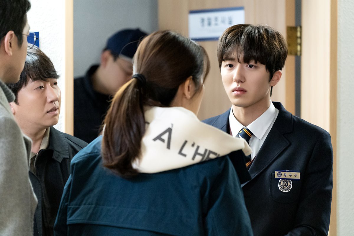 Thủ vai hồi bé của Song Joong Ki, sao nhí sinh năm 2000 lột xác thành nam thần của Sky Castle: Ai ngờ là idol Kpop! - Ảnh 1. Thủ vai hồi bé của Song Joong Ki, sao nhí sinh năm 2000 lột xác thành nam thần của Sky Castle: Ai ngờ là idol Kpop! - Ảnh 1.