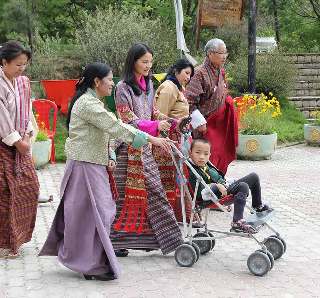 Jetsun Pema: Chuyện đời nàng Lọ Lem giữa đời thực và câu chuyện tình yêu như cổ tích ở xứ sở hạnh phúc nhất thế giới - Ảnh 10.