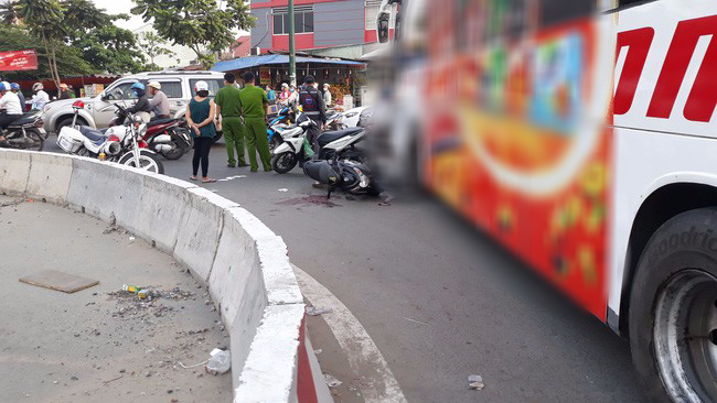 TP.HCM: Qua đường ẩu, nam thanh niên bị xe khách cán nát đôi chân trước Tết Nguyên đán - Ảnh 2.