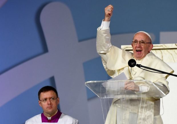 Giáo hoàng Francis kêu gọi người trẻ ngưng sống ảo - Ảnh 1.
