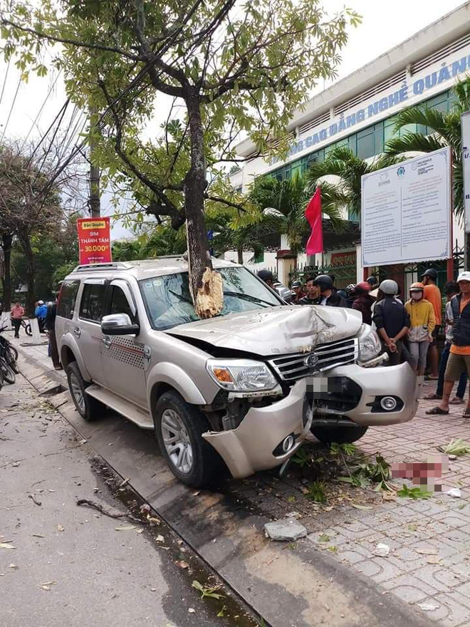 Vụ &ocirc; t&ocirc; đi&ecirc;n lao l&ecirc;n vỉa h&egrave; t&ocirc;ng 2 mẹ con đang đứng chờ xe bu&yacute;t: Bắt tạm giam t&agrave;i xế - Ảnh 1.
