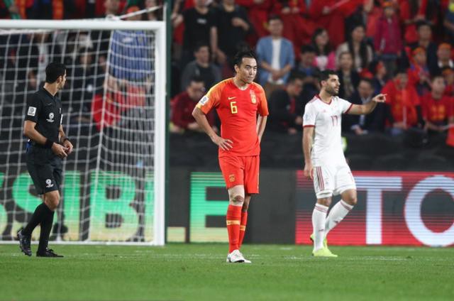 Sai lầm tai hại tại Asian Cup, tội đồ của tuyển Trung Quốc nhận án phạt, bị đầy xuống đá cho đội trẻ - Ảnh 2.