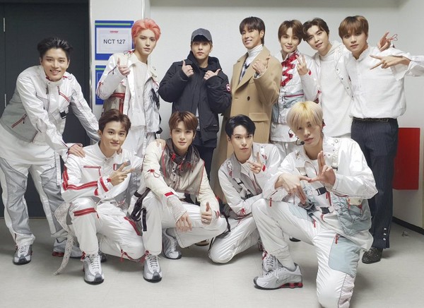 Fanboy nhiệt huyết nhất giới idol gọi tên Xiumin (EXO): Chạy sô concert NCT 127, Wanna One 2 ngày liên tiếp - Ảnh 3.