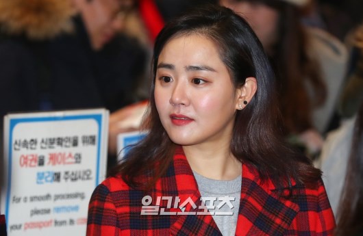 Dàn mỹ nhân Hàn đổ bộ sân bay: Moon Geun Young lột xác sau khi bị chê già nua, Black Pink đổi style dễ thương - Ảnh 5.