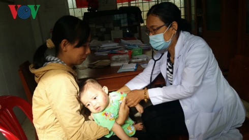 Tiền Giang: Tiêm vaccine ComBe 5, trên 60 trẻ nhập viện - Ảnh 1.