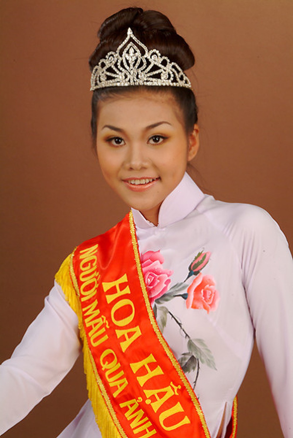 Trước HHen Niê, có một Thanh Hằng da ngăm cũng gây tranh cãi khi đăng quang Hoa hậu - Ảnh 4. Trước HHen Niê, có một Thanh Hằng da ngăm cũng gây tranh cãi khi đăng quang Hoa hậu - Ảnh 4.