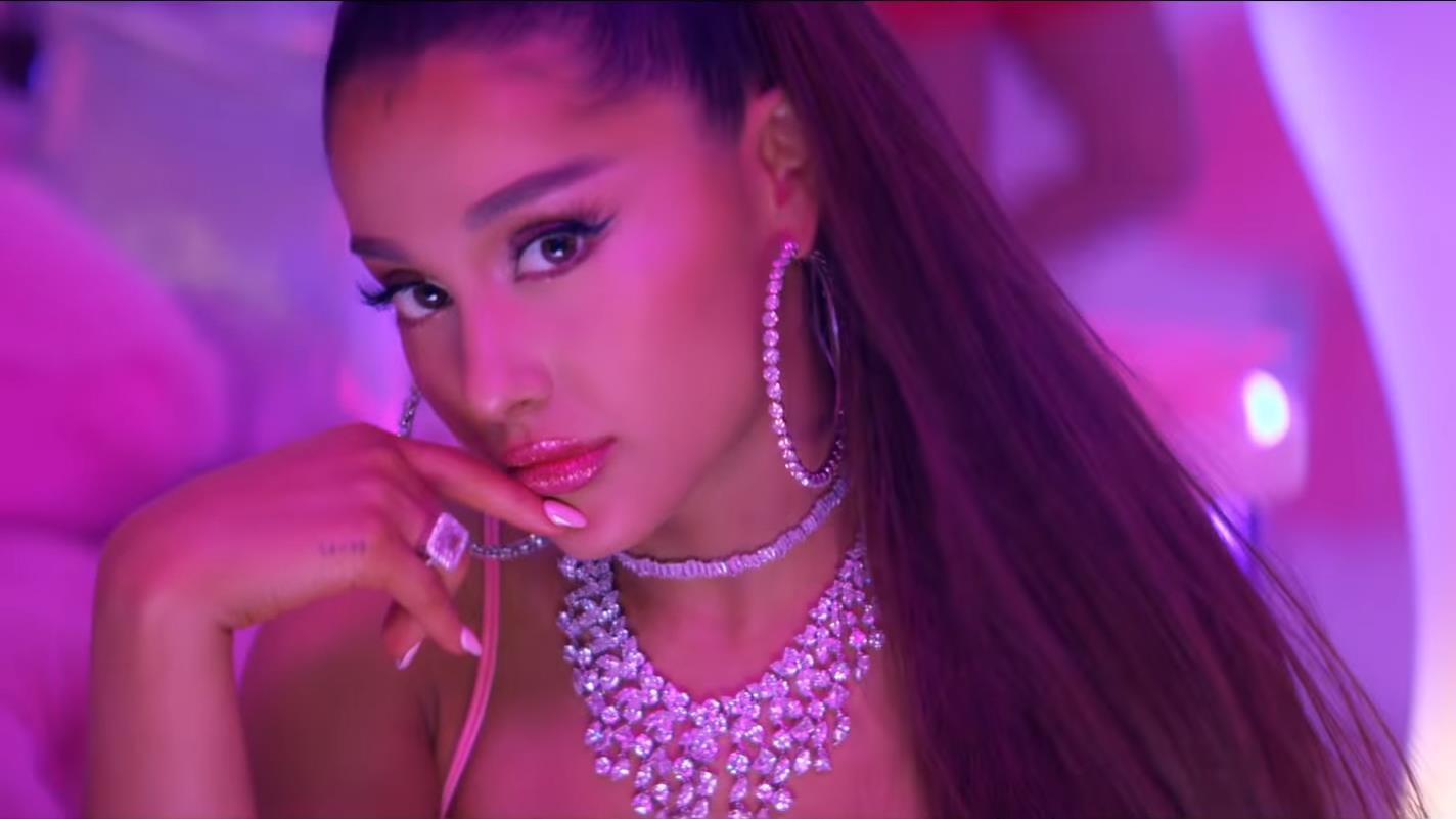 Giành ngôi vương tại Billboard Hot 100 tuần này, Ariana Grande lập nên kỷ lục chưa từng có rồi đây! - Ảnh 2. Giành ngôi vương tại Billboard Hot 100 tuần này, Ariana Grande lập nên kỷ lục chưa từng có rồi đây! - Ảnh 2.