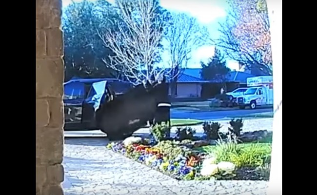 Tham lấy TV qu&aacute; to, trộm đ&agrave;nh bỏ cuộc trả lại cho chủ  - Ảnh 1.