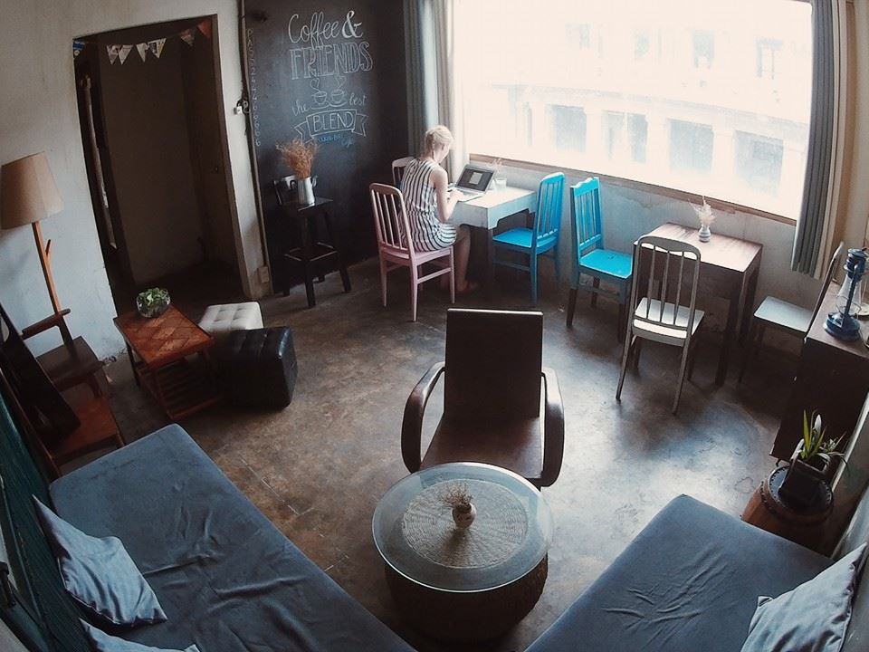 Sài Gòn có mấy quán hay ho nép mình trong những toà nhà cũ kĩ, phải leo bở hơi tai nhưng rất đáng - Ảnh 6. Sài Gòn có mấy quán hay ho nép mình trong những toà nhà cũ kĩ, phải leo bở hơi tai nhưng rất đáng - Ảnh 6.