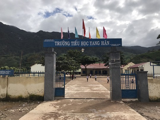Hiệu trưởng có dấu hiệu bớt xén cả trăm triệu đồng tiền hỗ trợ học sinh nghèo - Ảnh 1. Hiệu trưởng có dấu hiệu bớt xén cả trăm triệu đồng tiền hỗ trợ học sinh nghèo - Ảnh 1.