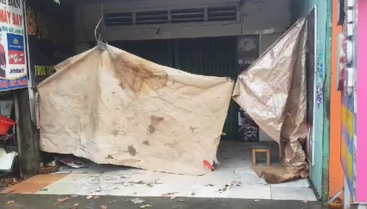 Cảnh báo thủ đoạn phát tờ rơi, che chắn cửa nhà để đột nhập cuỗm tài sản - Ảnh 1. Cảnh báo thủ đoạn phát tờ rơi, che chắn cửa nhà để đột nhập cuỗm tài sản - Ảnh 1.