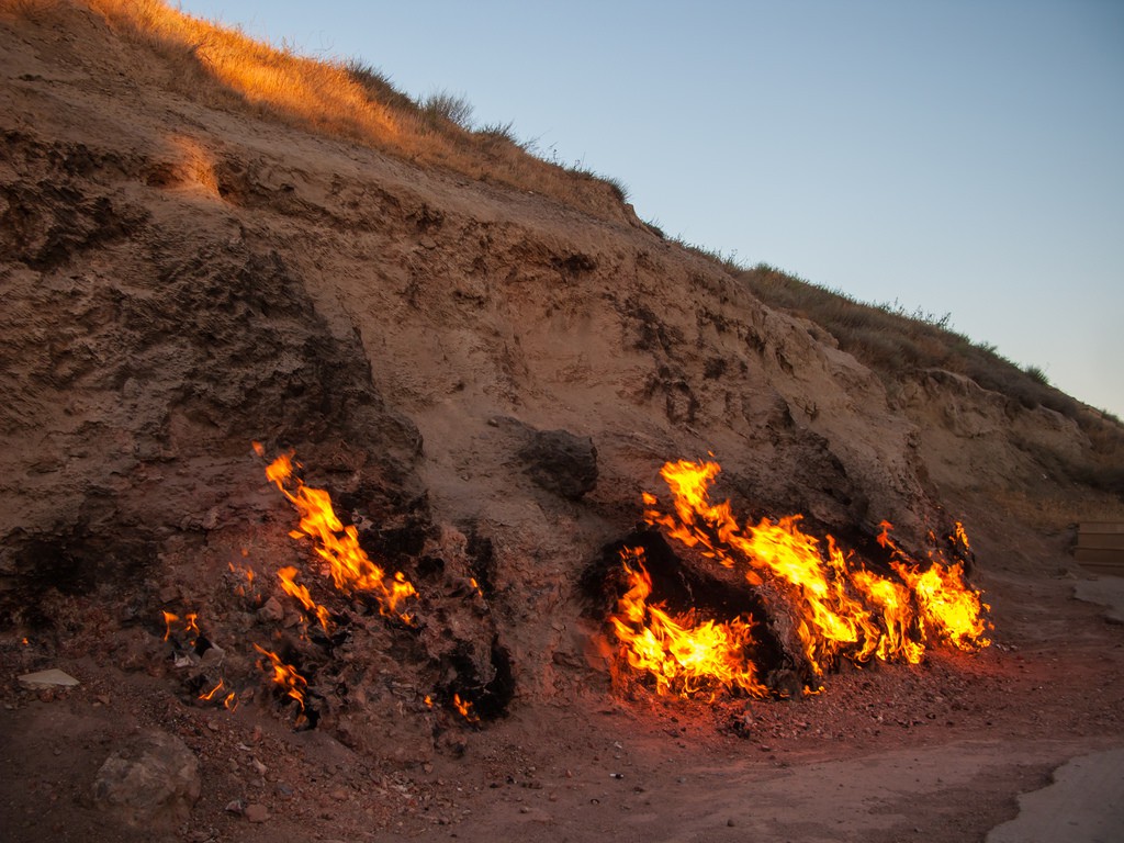 Ngọn lửa được mệnh danh là "địa ngục": Cháy được 4000 năm và không hề có  dấu hiệu sẽ ngừng lại