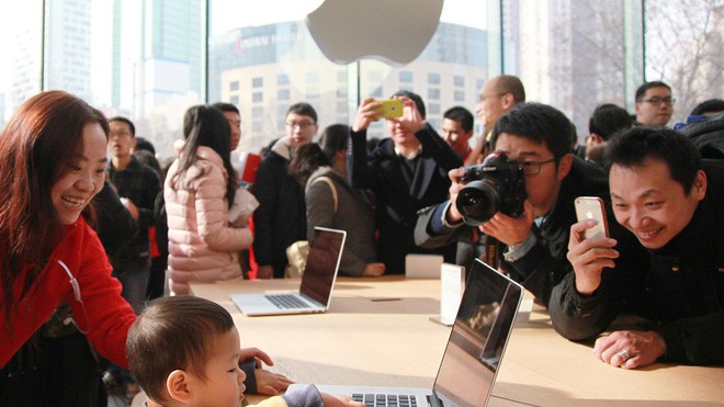 Trung Quốc góp công lớn khiến cho doanh số bán iPhone của Apple sụt giảm - Ảnh 1.
