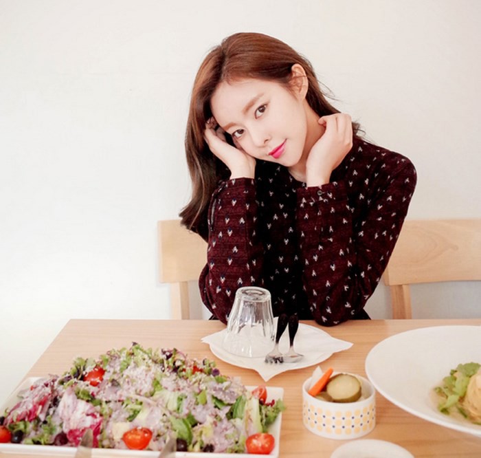Không muốn bị nóng trong người, mặt nổi mụn chi chít ngày Tết thì nên tuân theo một số thói quen ăn uống sau - Ảnh 1. Không muốn bị nóng trong người, mặt nổi mụn chi chít ngày Tết thì nên tuân theo một số thói quen ăn uống sau - Ảnh 1.