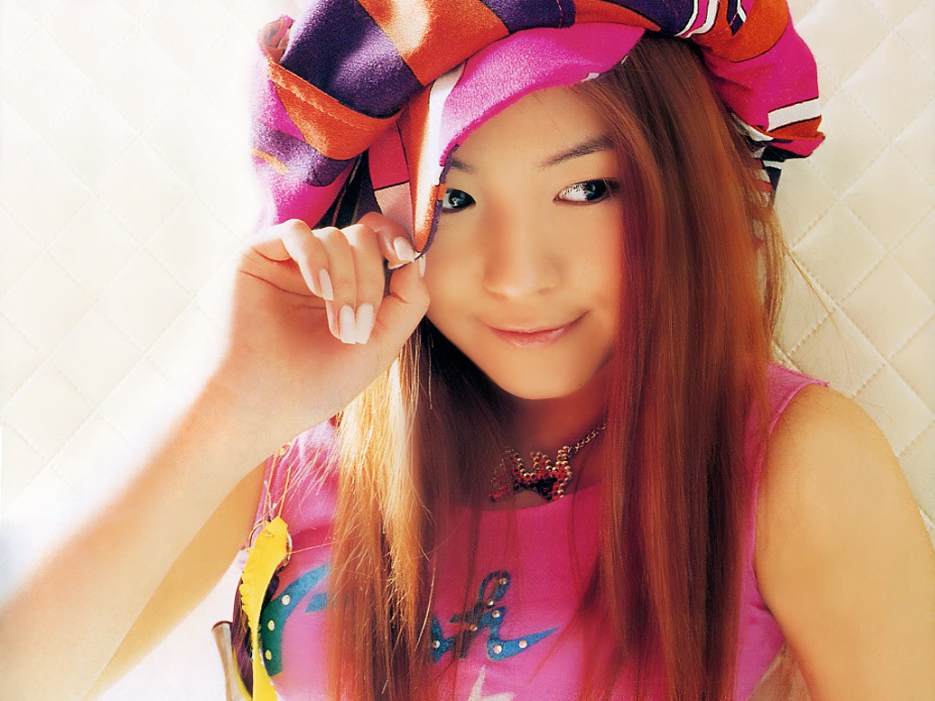 Kpop xôn xao vì bé gái sinh năm 2008 đã debut làm idol, nhưng trong quá ...