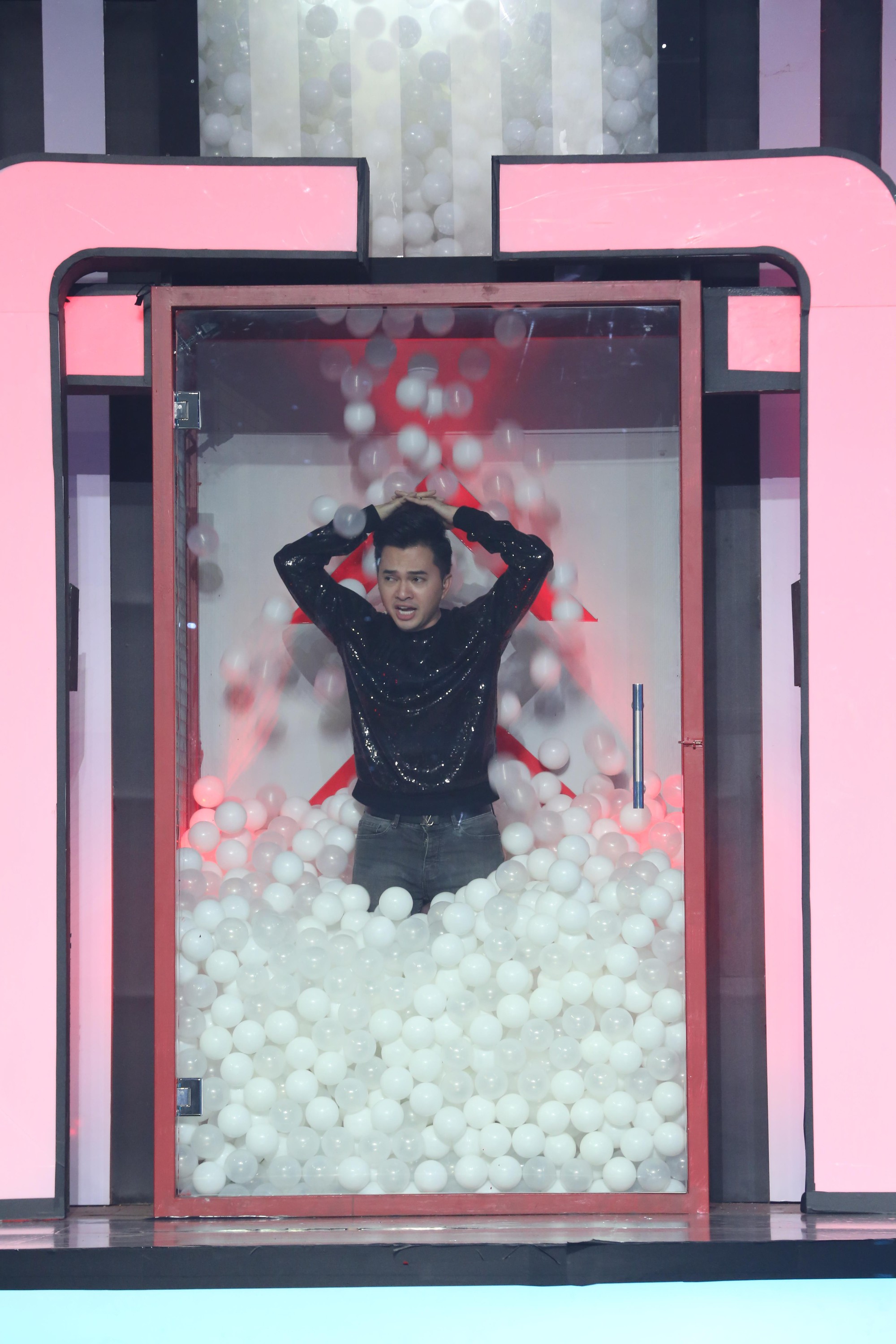 Đây là câu trả lời phũ phàng của đại úy Song Luân khi được trung úy Cao Thái Hà cầu cứu trong gameshow - Ảnh 6. Đây là câu trả lời phũ phàng của đại úy Song Luân khi được trung úy Cao Thái Hà cầu cứu trong gameshow - Ảnh 6.