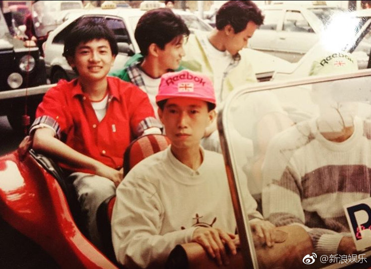 Tô Hữu Bằng tung hình cũ của nhóm nhạc mỹ nam nổi tiếng nhất những năm 1980 Tiểu Hổ Đội: Cả bầu trời ký ức ùa về! - Ảnh 2. Tô Hữu Bằng tung hình cũ của nhóm nhạc mỹ nam nổi tiếng nhất những năm 1980 Tiểu Hổ Đội: Cả bầu trời ký ức ùa về! - Ảnh 2.
